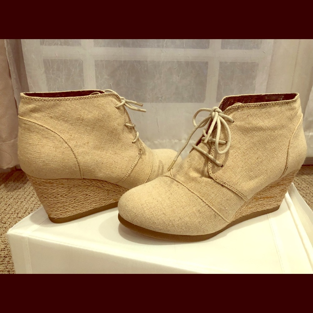 Wedged booties 💛